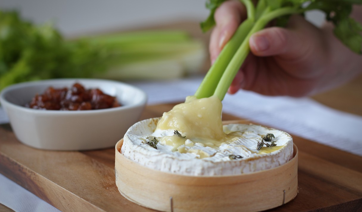 Garlic & Thyme studded camembert with  Fenland celery dippers & apple chutney 2