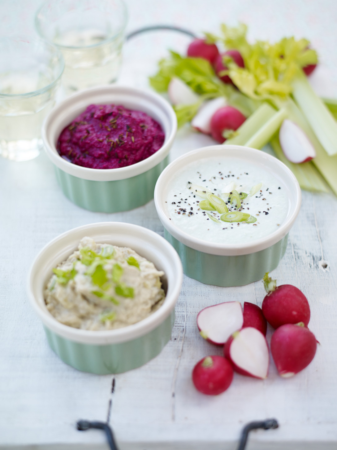 Spring onion, celery and Roquefort dip - Love The Crunch